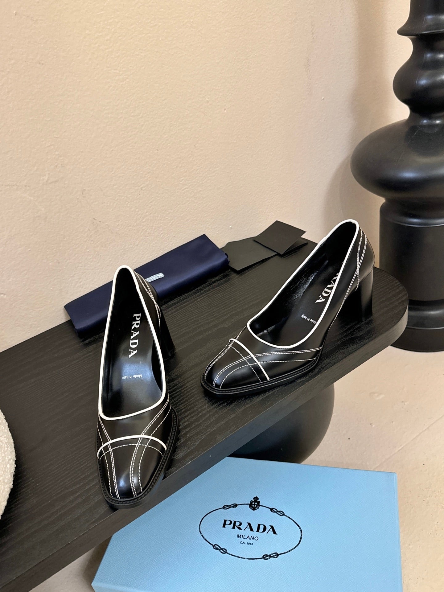 PRADA New Pumps Black in Goatskin 580375