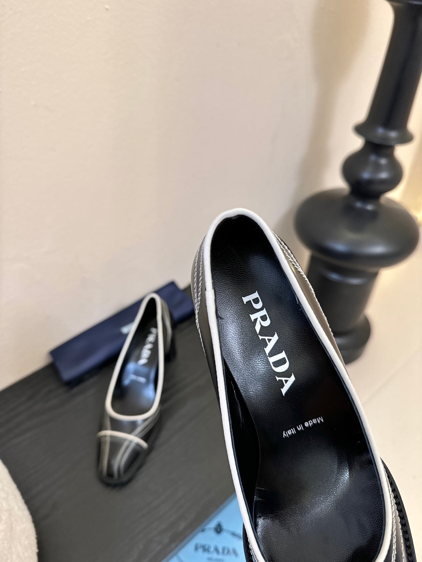 PRADA New Pumps Black in Goatskin 580375