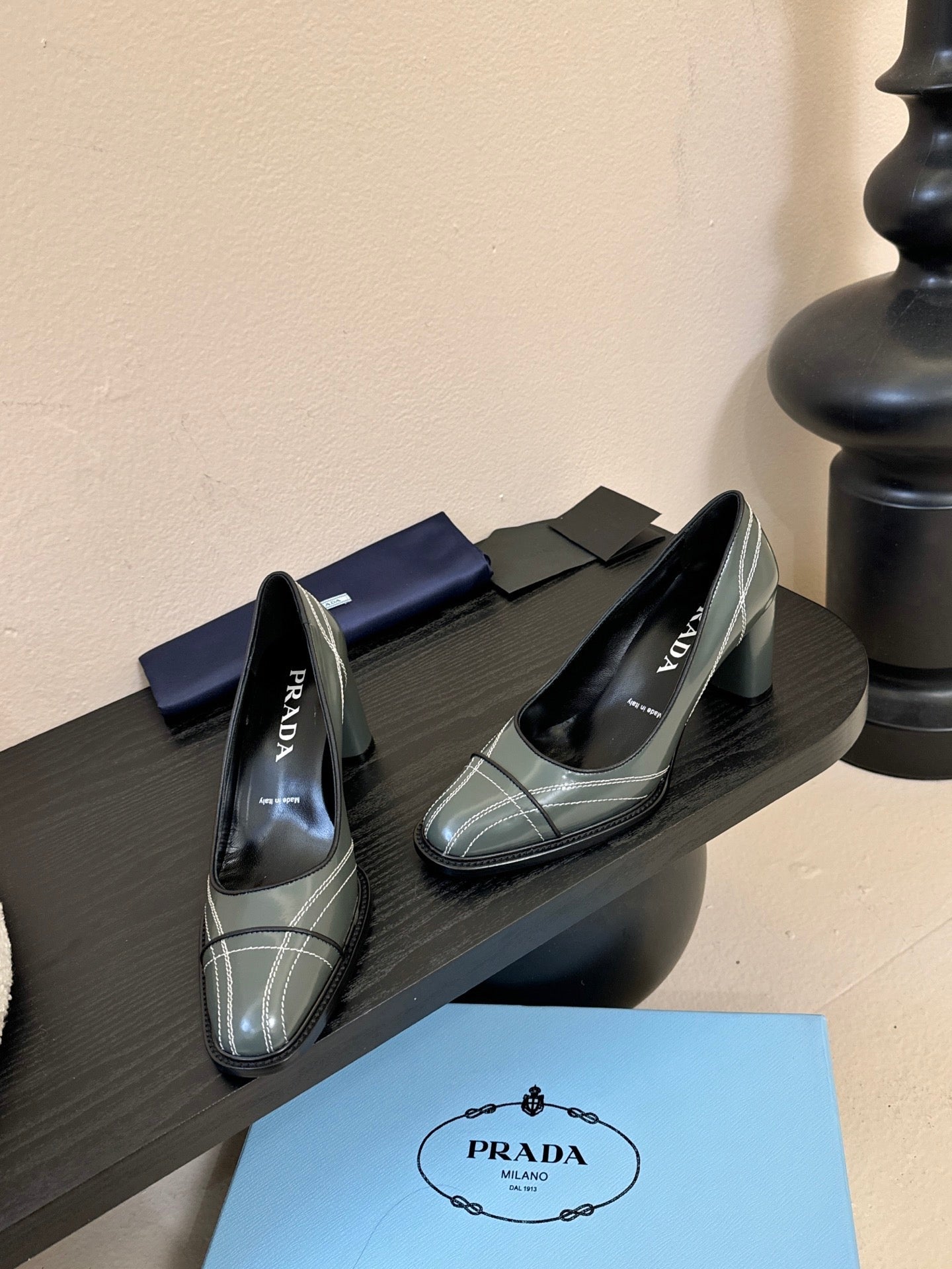 PRADA New Pumps Granite Gray in Goatskin 580374