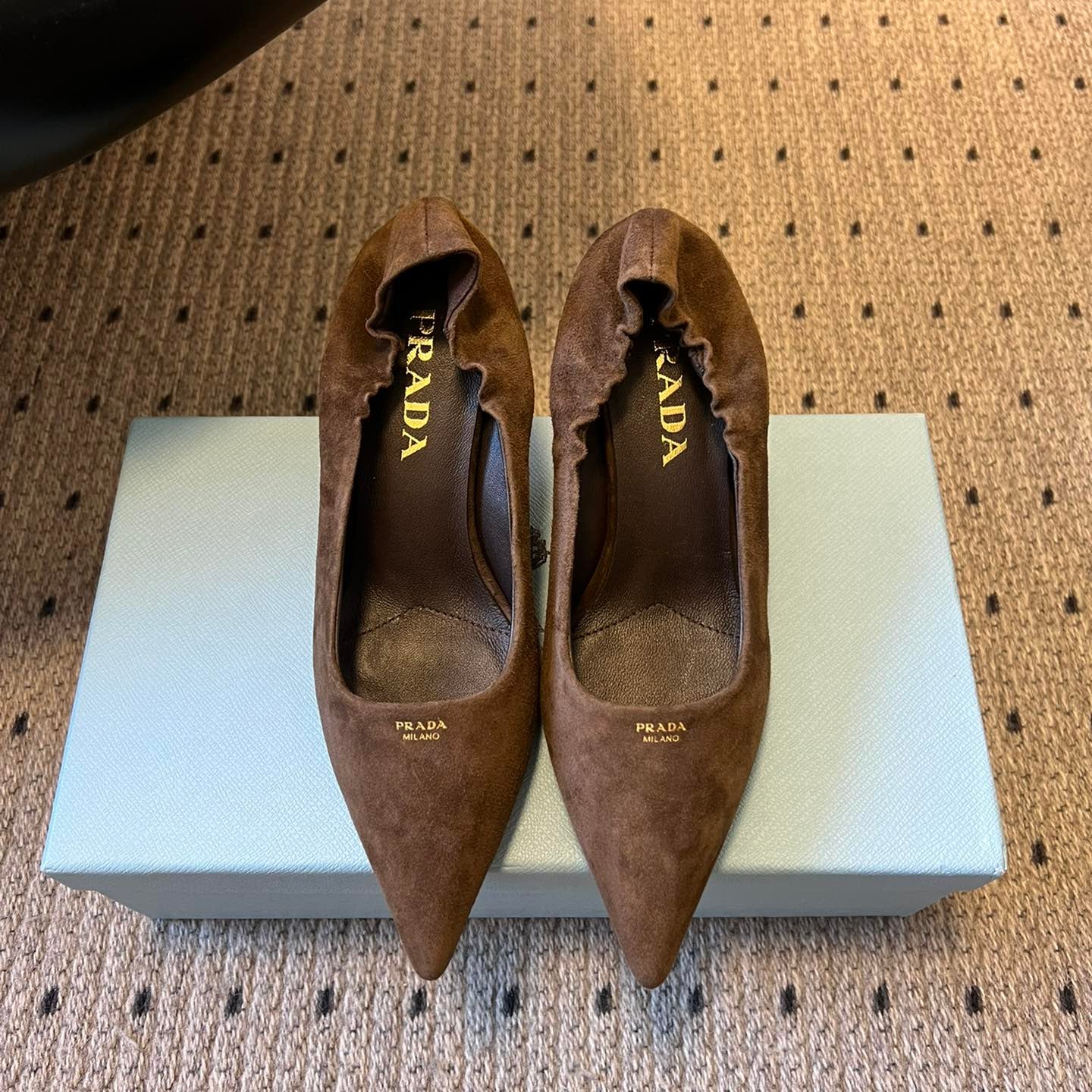 Prada 25ss Brown Pointed Toe Low-Cut Heels in Suede 580372