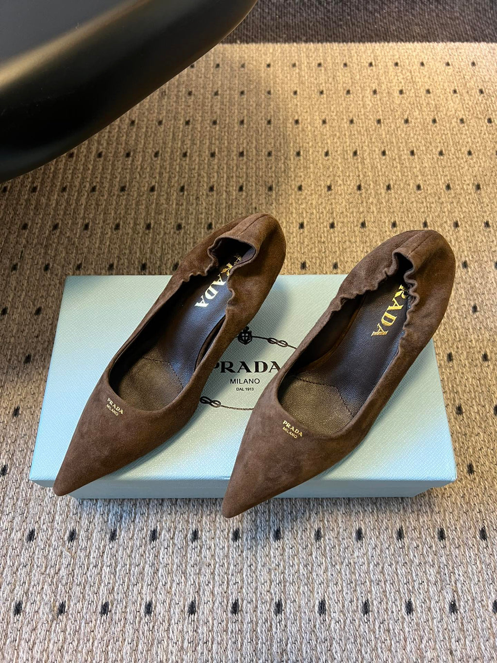 Prada 25ss Brown Pointed Toe Low-Cut Heels in Suede 580372