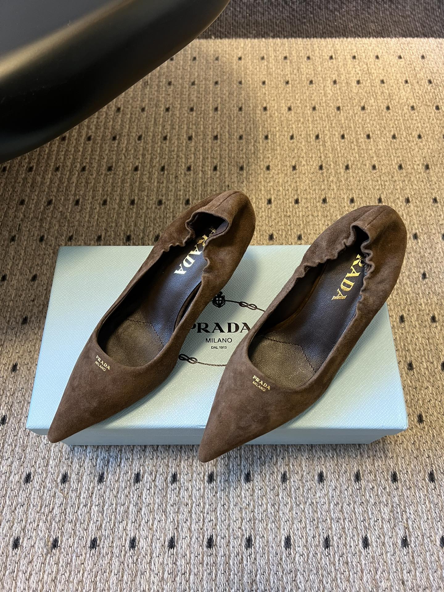 Prada 25ss Brown Pointed Toe Low-Cut Heels in Suede 580372