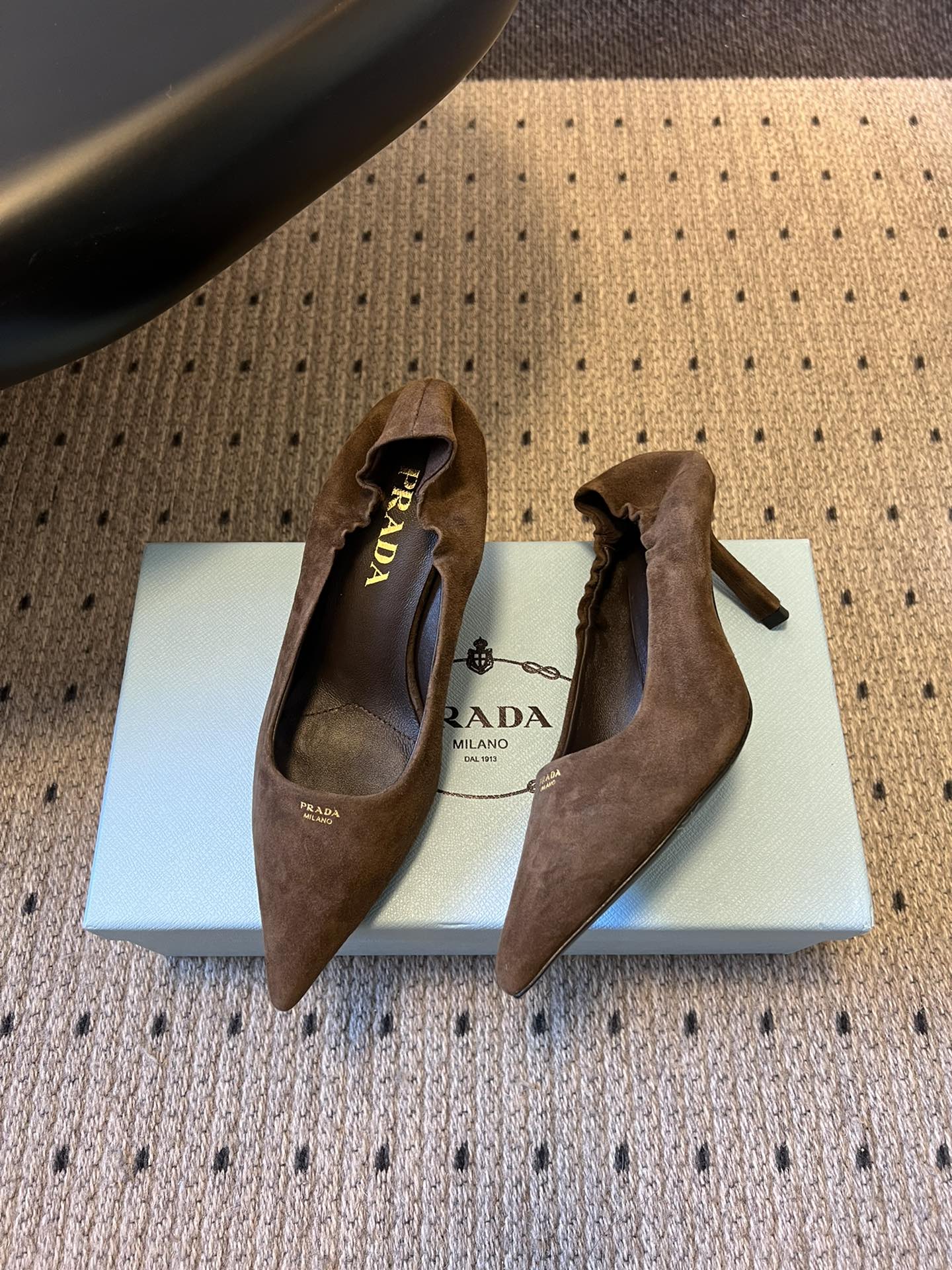 Prada 25ss Brown Pointed Toe Low-Cut Heels in Suede 580372