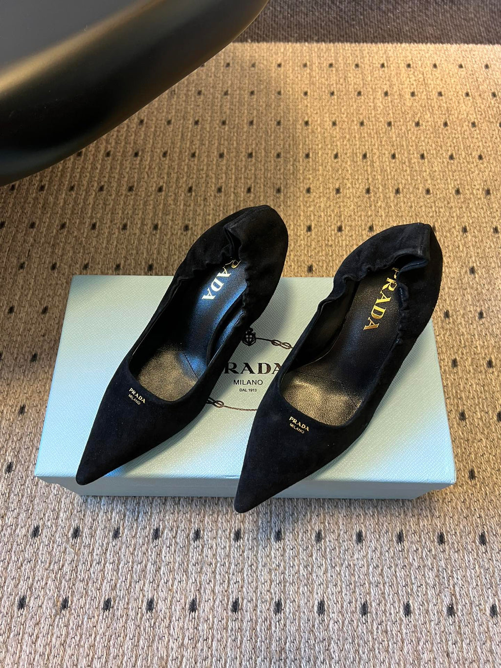 Prada 25ss Black Pointed Toe Low-Cut Heels in Suede 580371