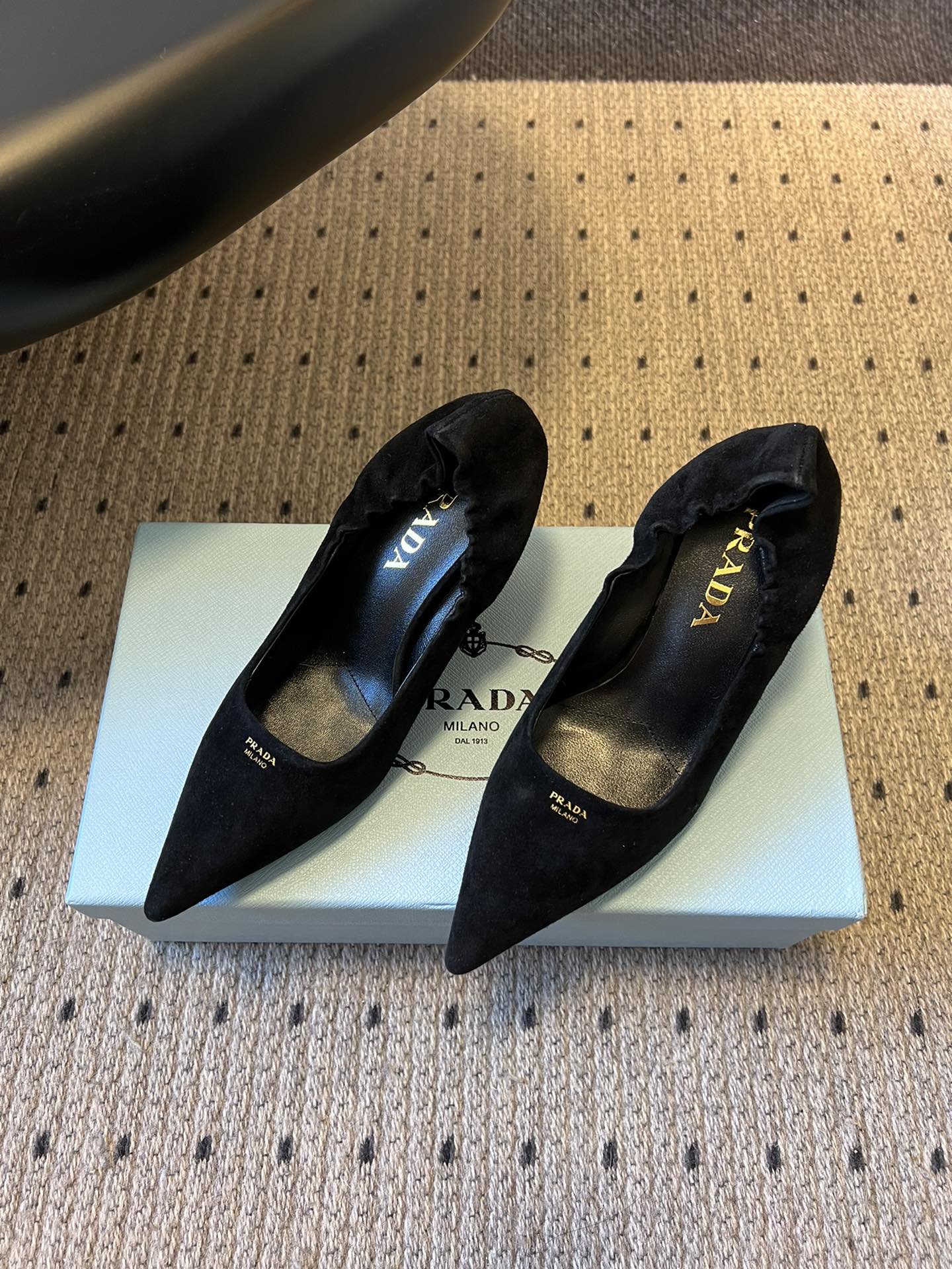 Prada 25ss Black Pointed Toe Low-Cut Heels in Suede 580371