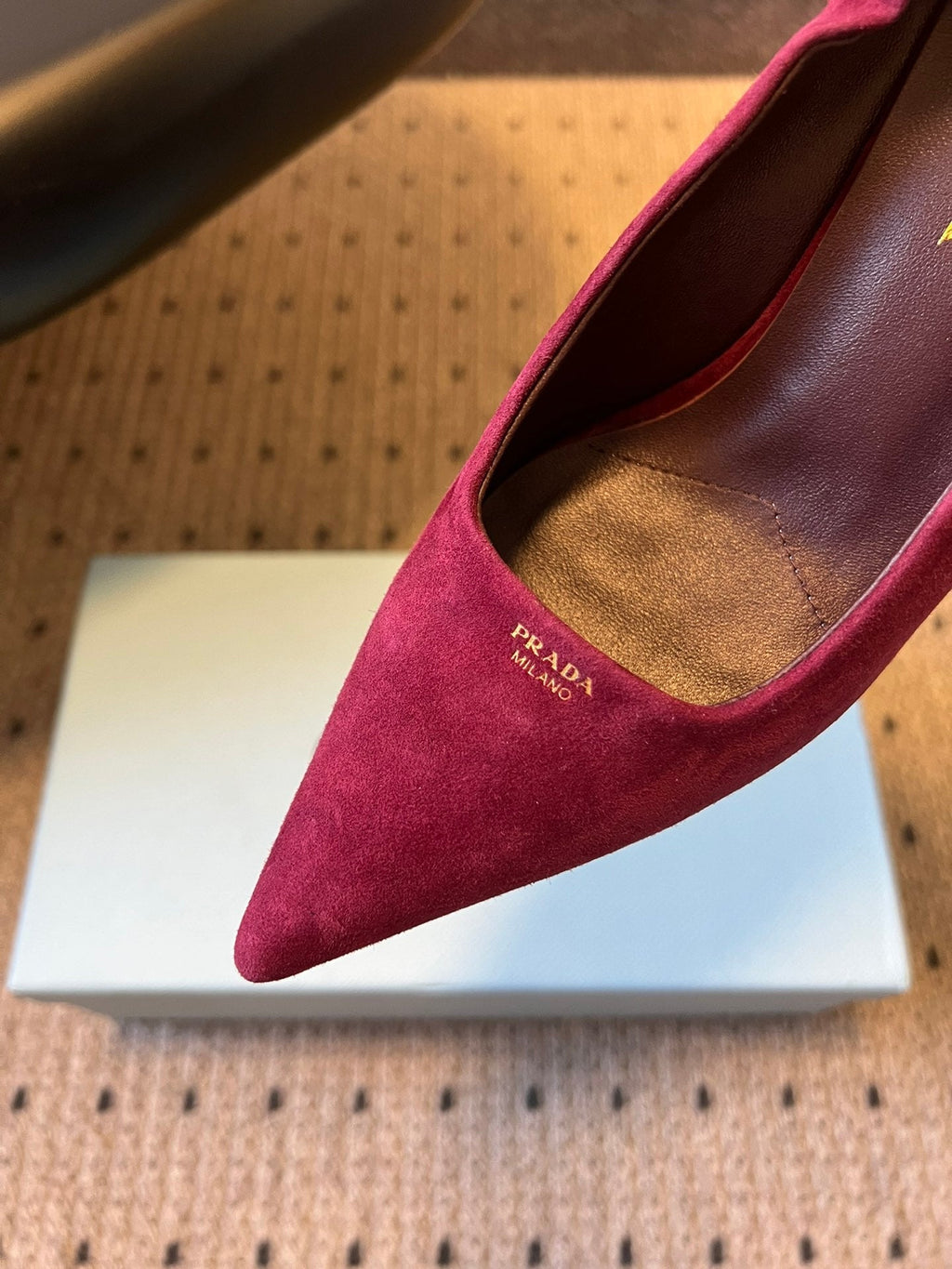 Prada 25ss Burgundy Pointed Toe Low-Cut Heels in Suede 580370