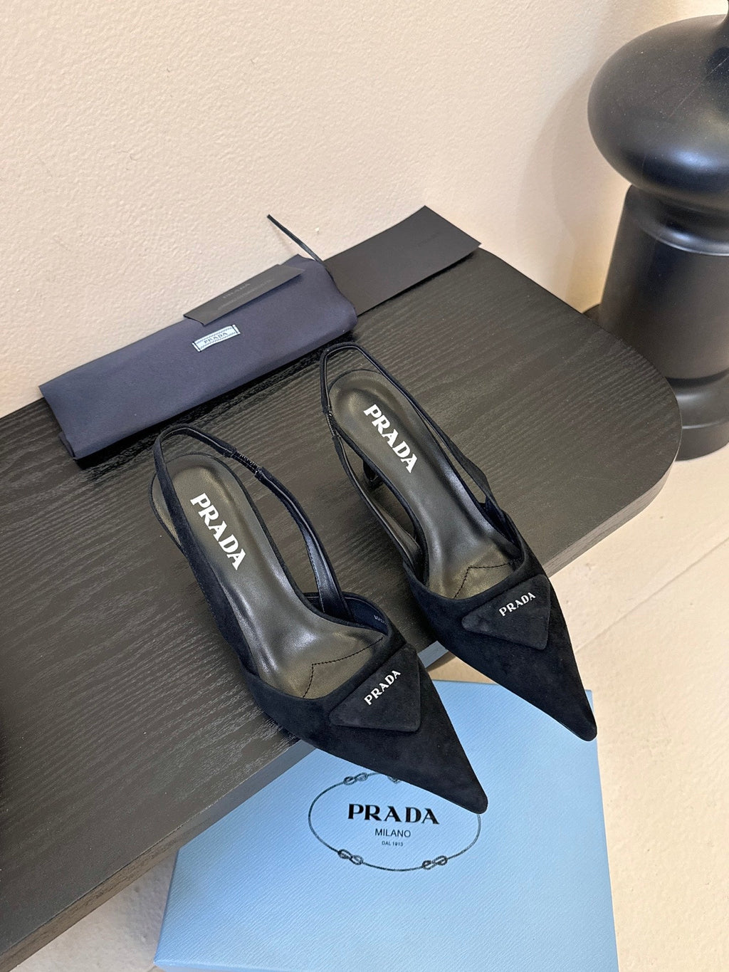PRADA 25ss Retro Black Triangle Logo Pointed Toe Kitten Heel in Lambskin 580369