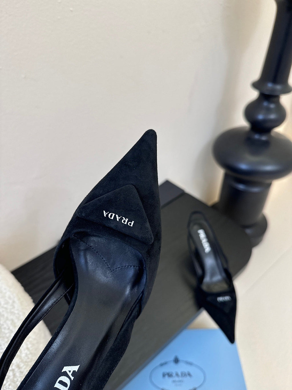 PRADA 25ss Retro Black Triangle Logo Pointed Toe Kitten Heel in Lambskin 580369