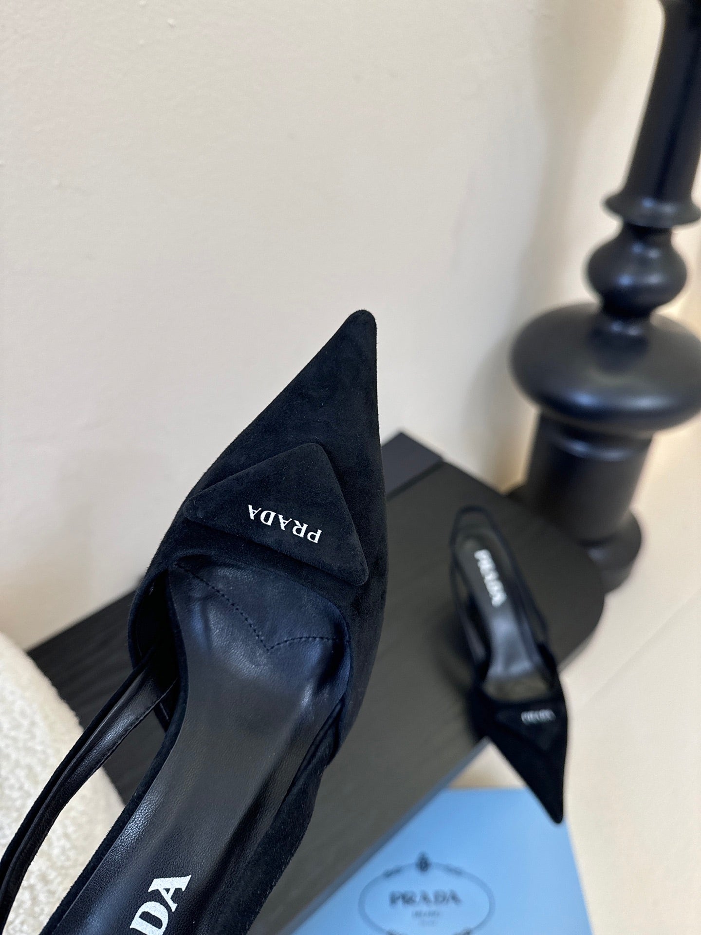 PRADA 25ss Retro Black Triangle Logo Pointed Toe Kitten Heel in Lambskin 580369