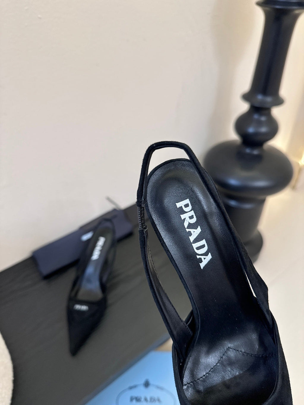 PRADA 25ss Retro Black Triangle Logo Pointed Toe Kitten Heel in Lambskin 580369