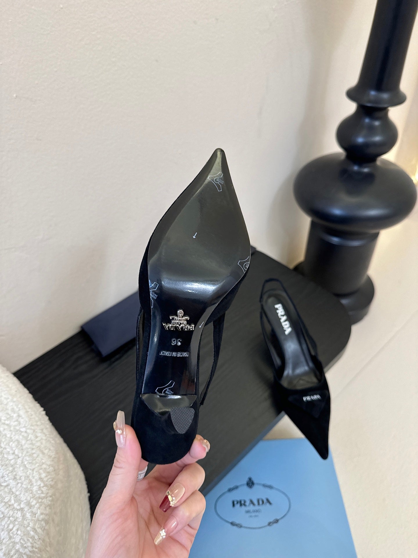 PRADA 25ss Retro Black Triangle Logo Pointed Toe Kitten Heel in Lambskin 580369