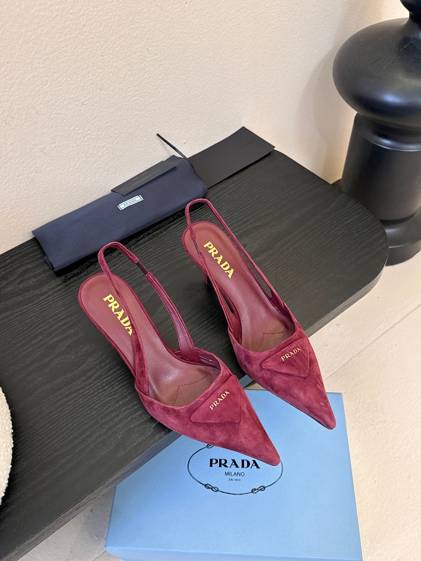 PRADA 25ss Retro Burgundy Triangle Logo Pointed Toe Kitten Heel in Lambskin 580368