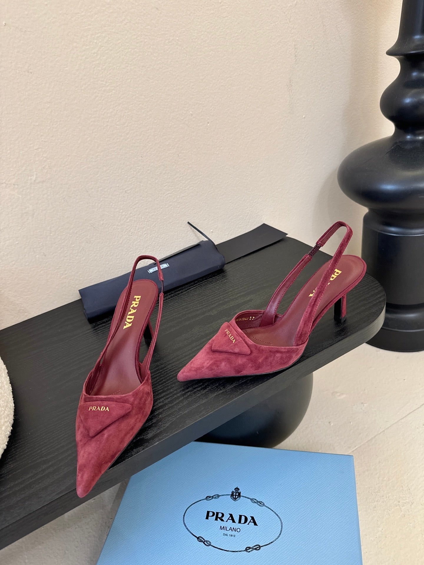 PRADA 25ss Retro Burgundy Triangle Logo Pointed Toe Kitten Heel in Lambskin 580368