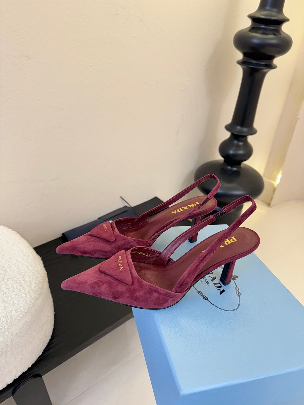 PRADA 25ss Retro Burgundy Triangle Logo Pointed Toe Kitten Heel in Lambskin 580368