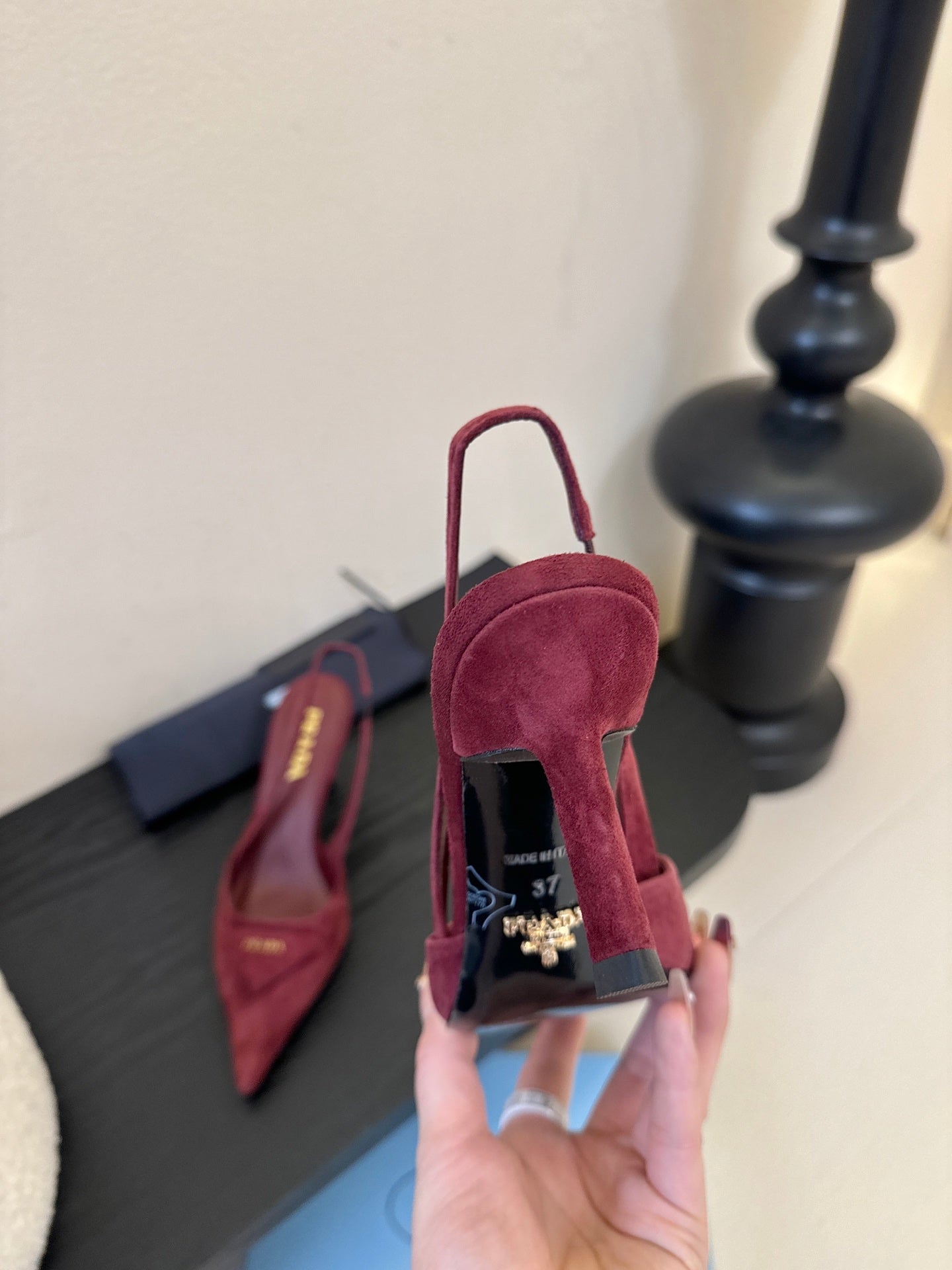 PRADA 25ss Retro Burgundy Triangle Logo Pointed Toe Kitten Heel in Lambskin 580368