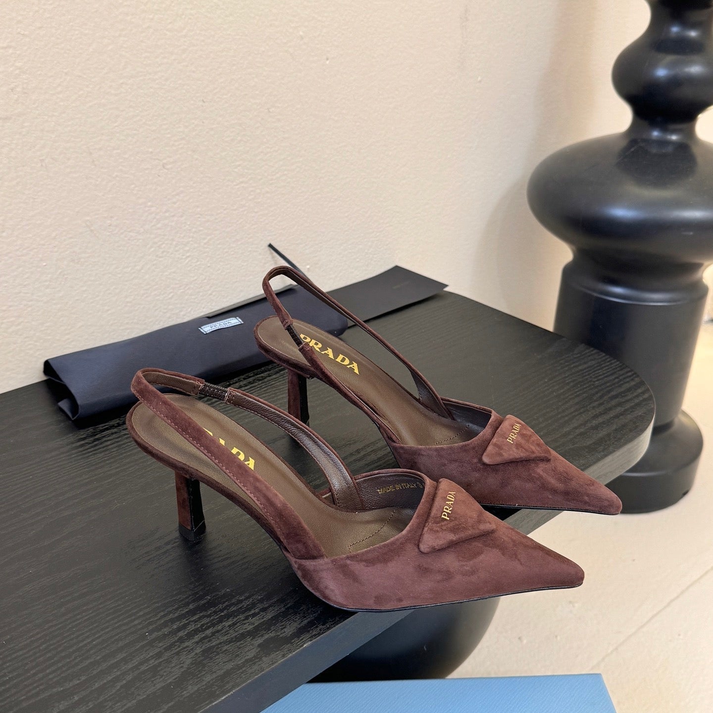 PRADA 25ss Retro Brown Triangle Logo Pointed Toe Kitten Heel in Lambskin 580367