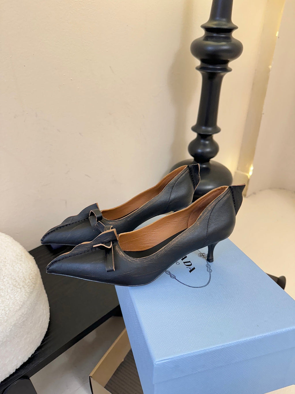 PRADA 25ss New Pointed-Toe Slim Heels Black in Cowhide 580362