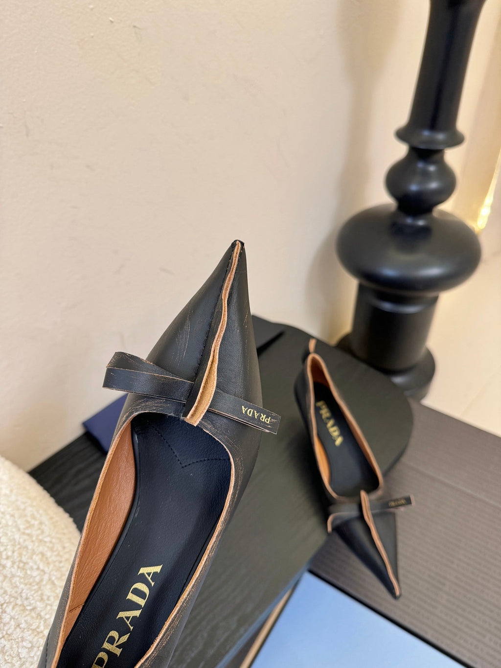 PRADA 25ss New Pointed-Toe Slim Heels Black in Cowhide 580362