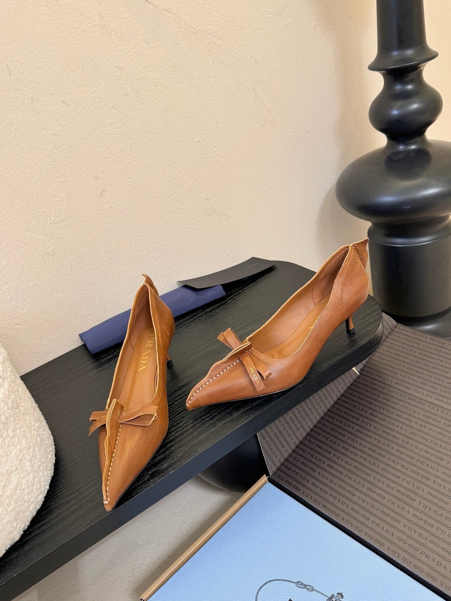 PRADA 25ss New Pointed-Toe Slim Heels Brown in Cowhide 580361