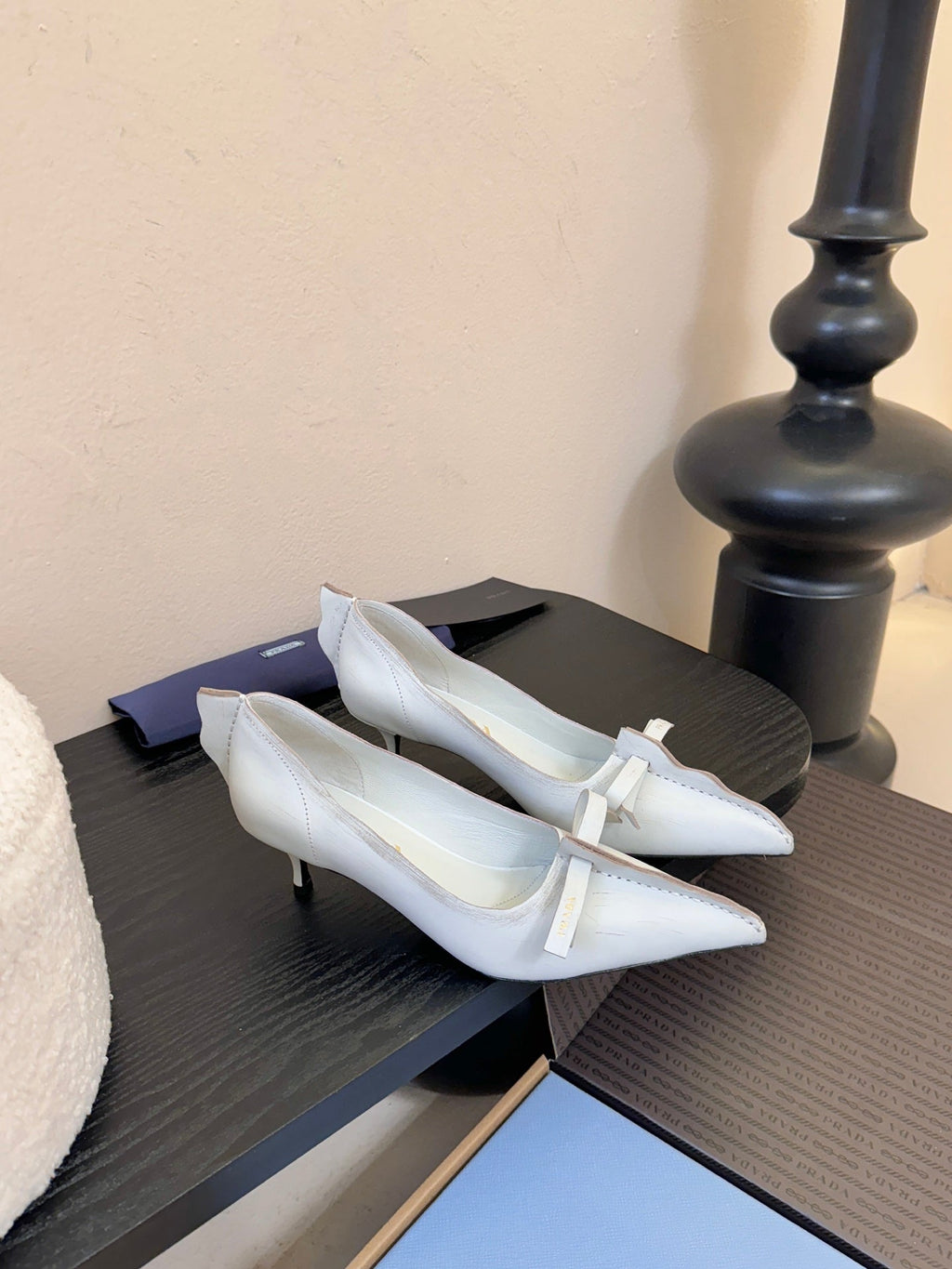 PRADA 25ss New Pointed-Toe Slim Heels White in Cowhide 580360