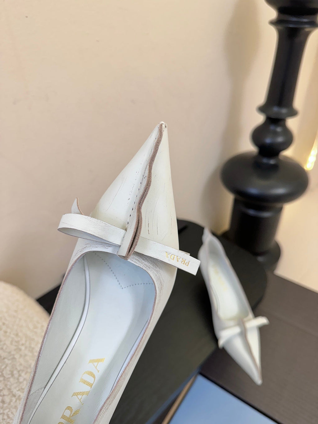 PRADA 25ss New Pointed-Toe Slim Heels White in Cowhide 580360