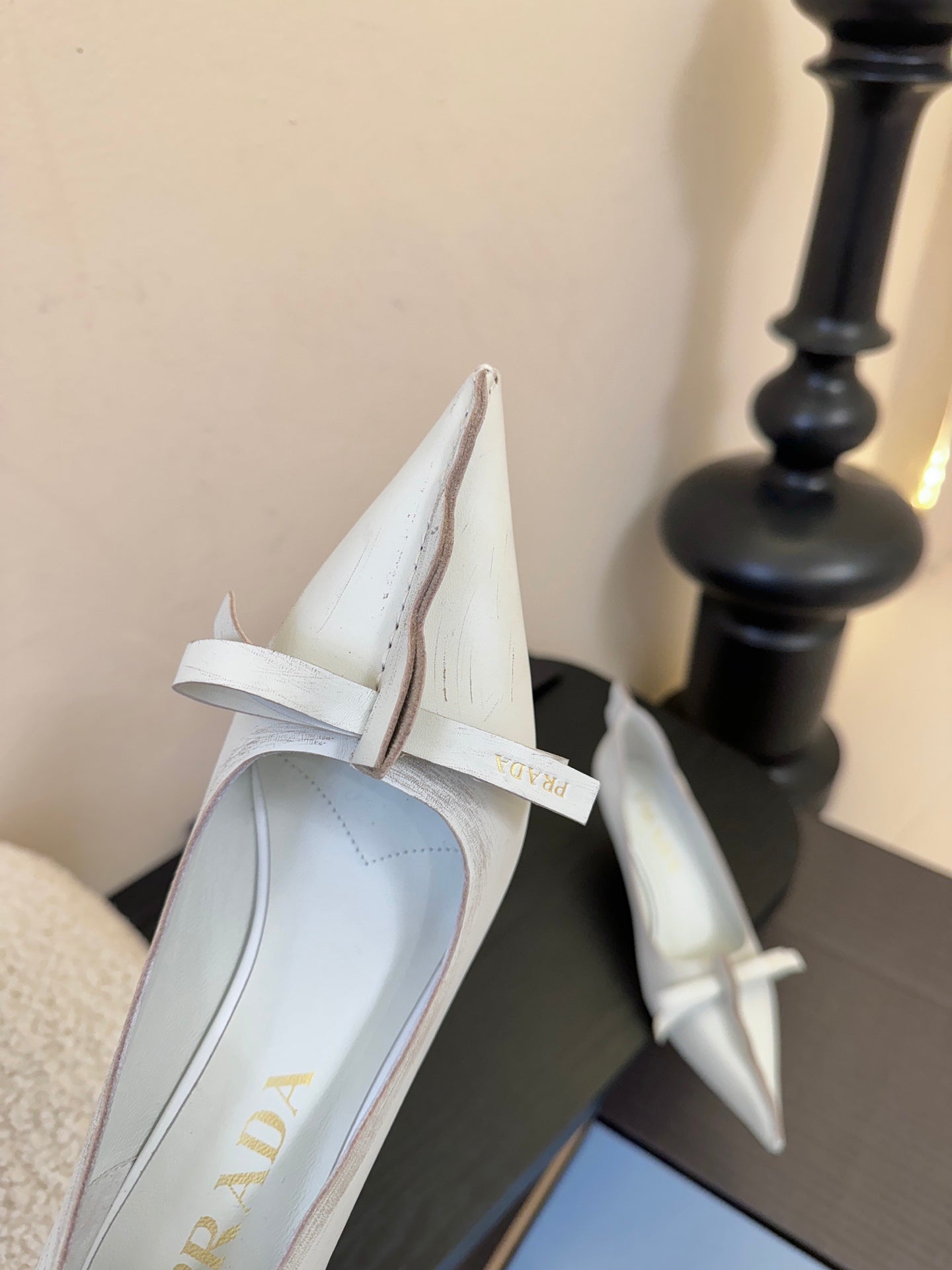 PRADA 25ss New Pointed-Toe Slim Heels White in Cowhide 580360