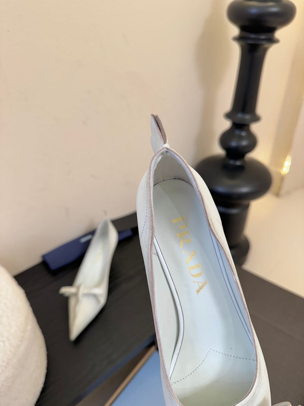 PRADA 25ss New Pointed-Toe Slim Heels White in Cowhide 580360
