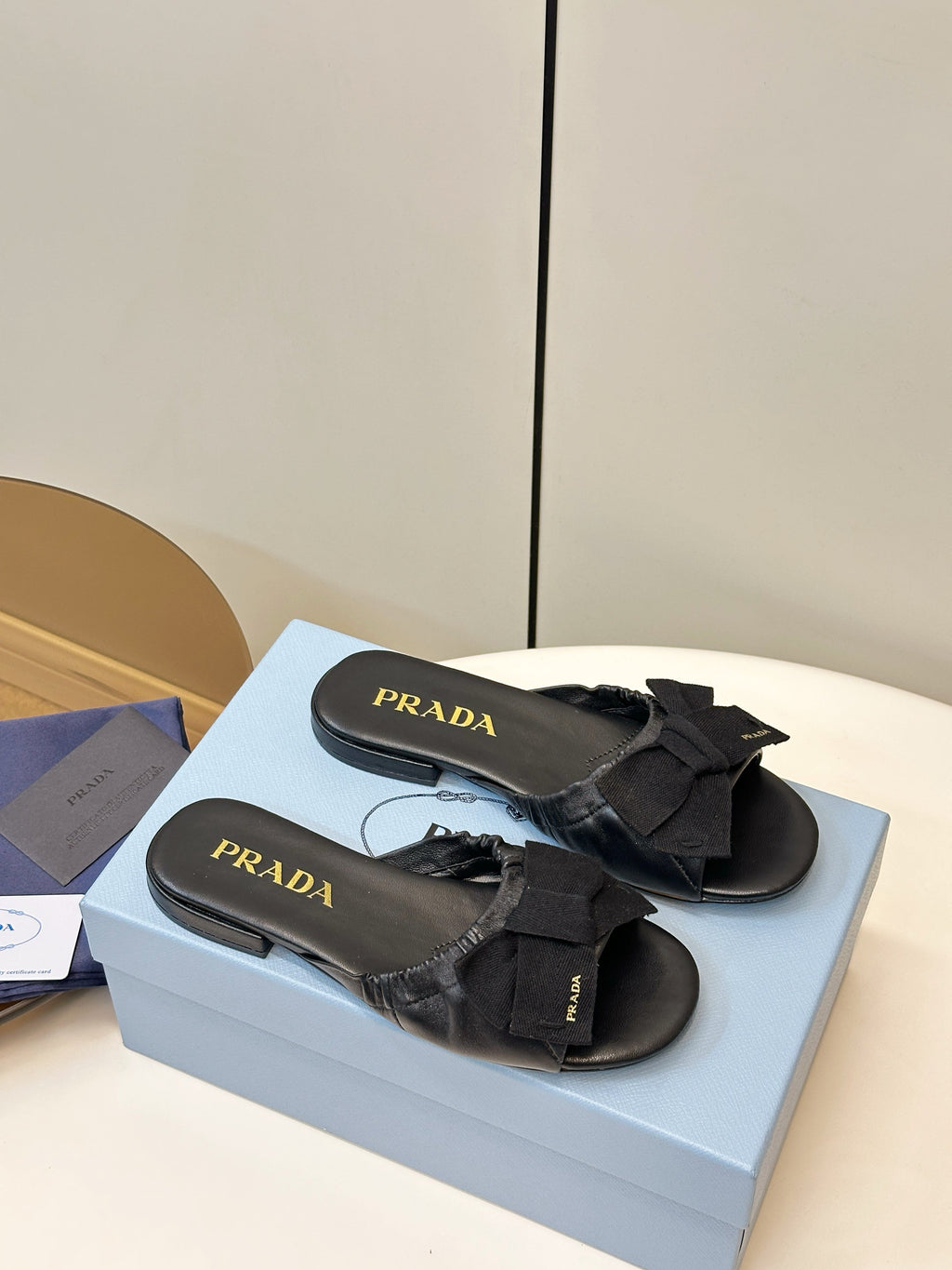 Pra Bow-Tie Stylish Flat Sandals Black in Lambskin 771281