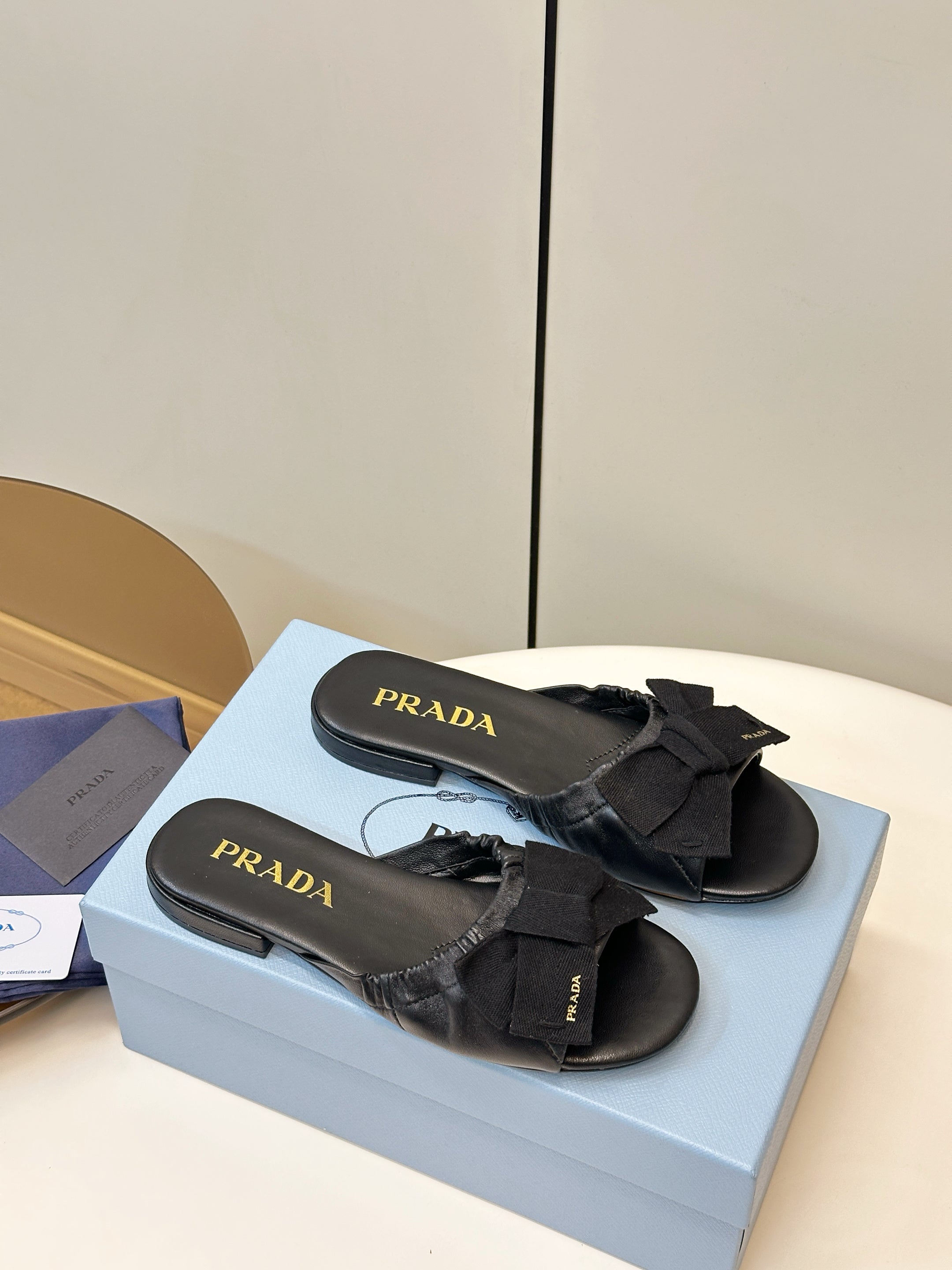 Pra Bow-Tie Stylish Flat Sandals Black in Lambskin 771281
