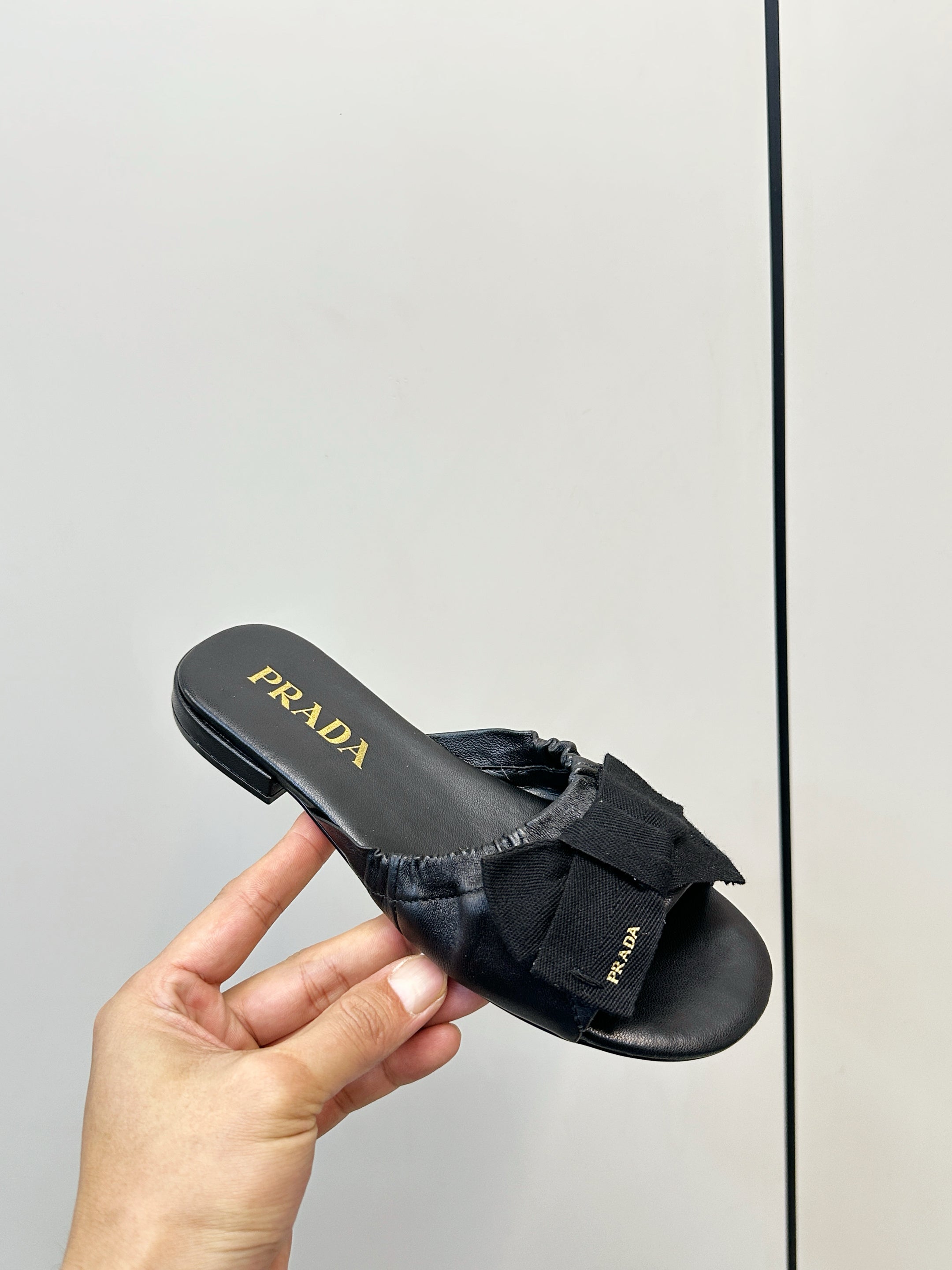 Pra Bow-Tie Stylish Flat Sandals Black in Lambskin 771281