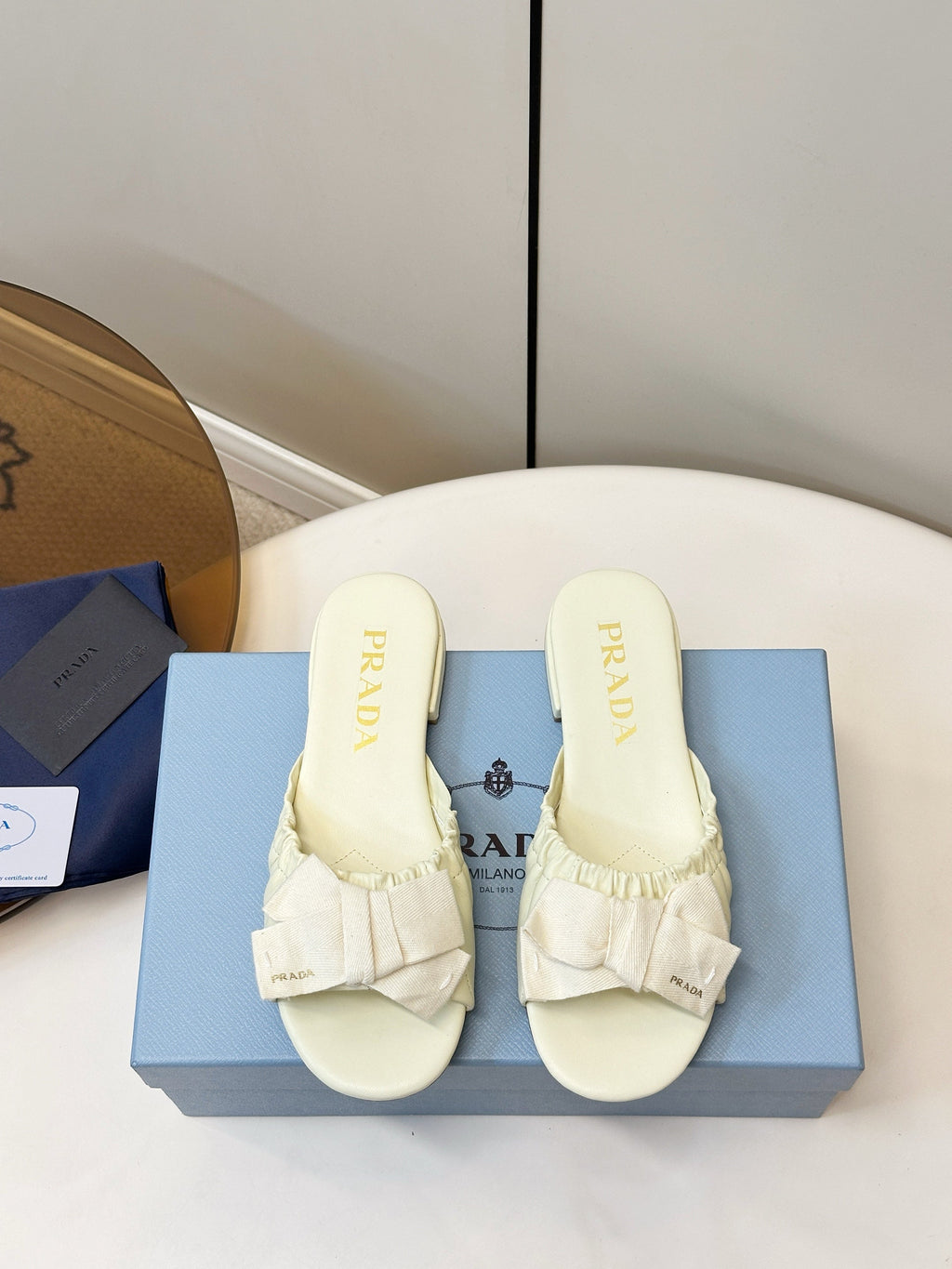 Pra Bow-Tie Stylish Flat Sandals Ivory in Lambskin 771280