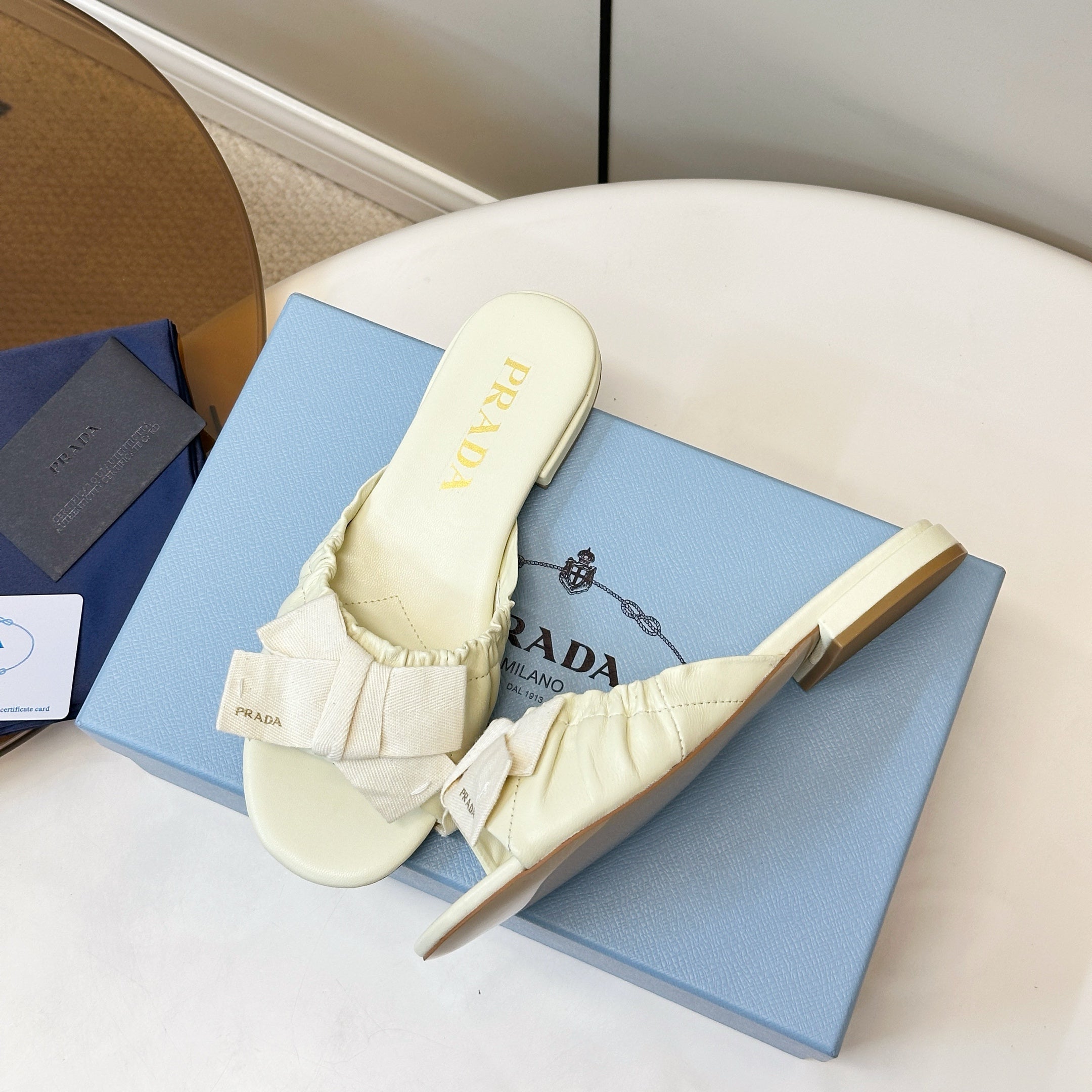 Pra Bow-Tie Stylish Flat Sandals Ivory in Lambskin 771280
