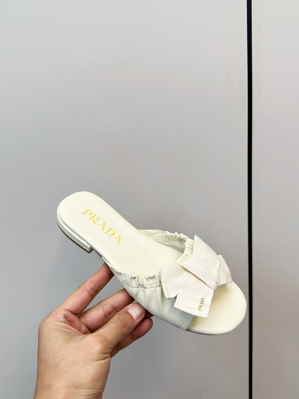 Pra Bow-Tie Stylish Flat Sandals Ivory in Lambskin 771280
