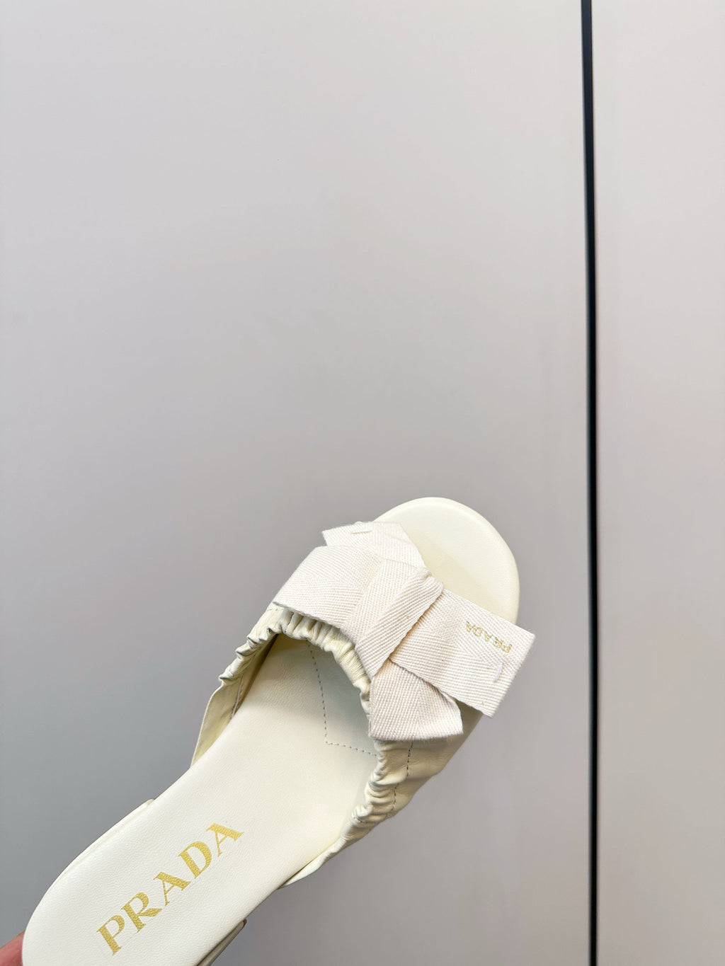 Pra Bow-Tie Stylish Flat Sandals Ivory in Lambskin 771280