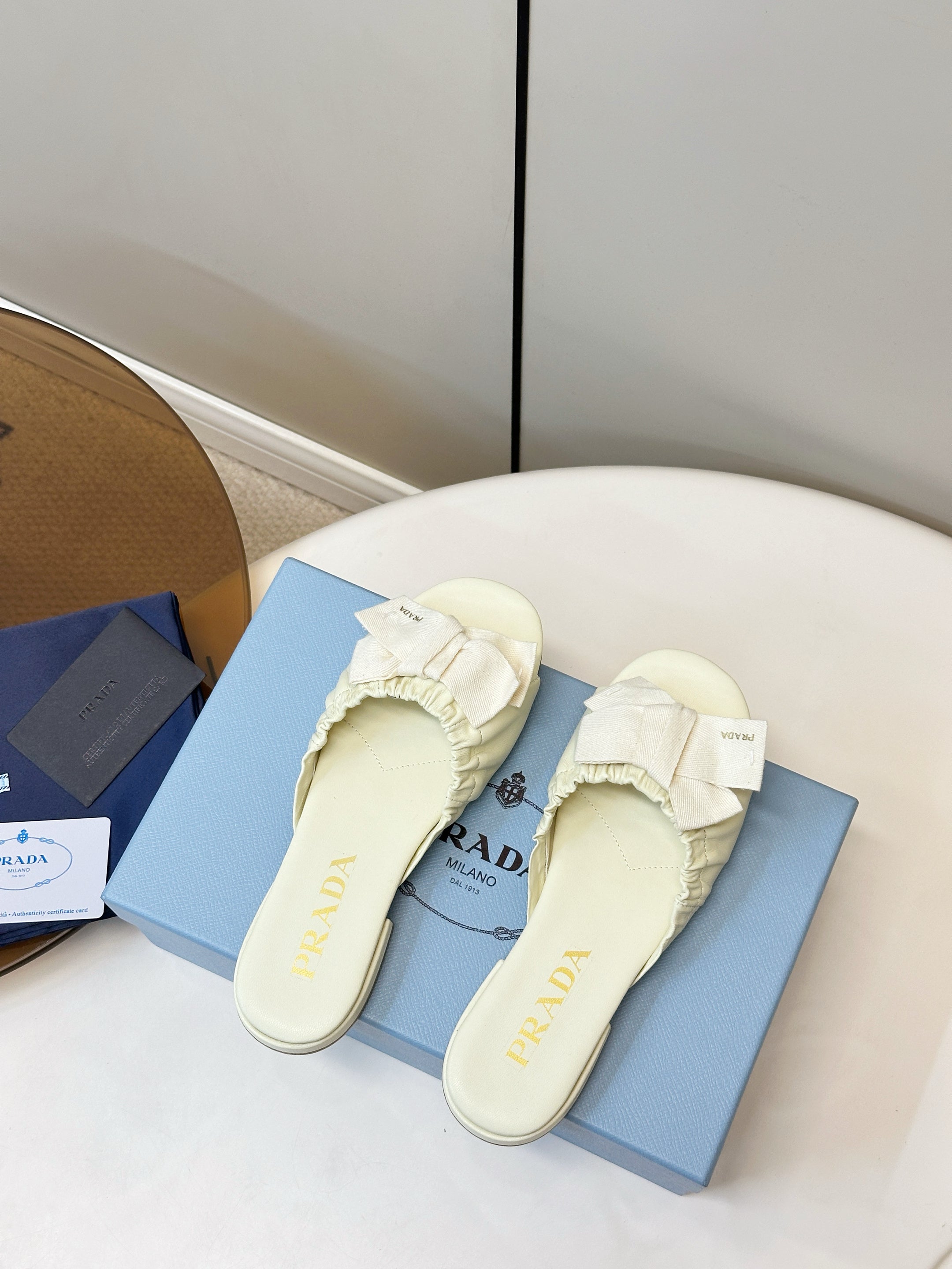 Pra Bow-Tie Stylish Flat Sandals Ivory in Lambskin 771280