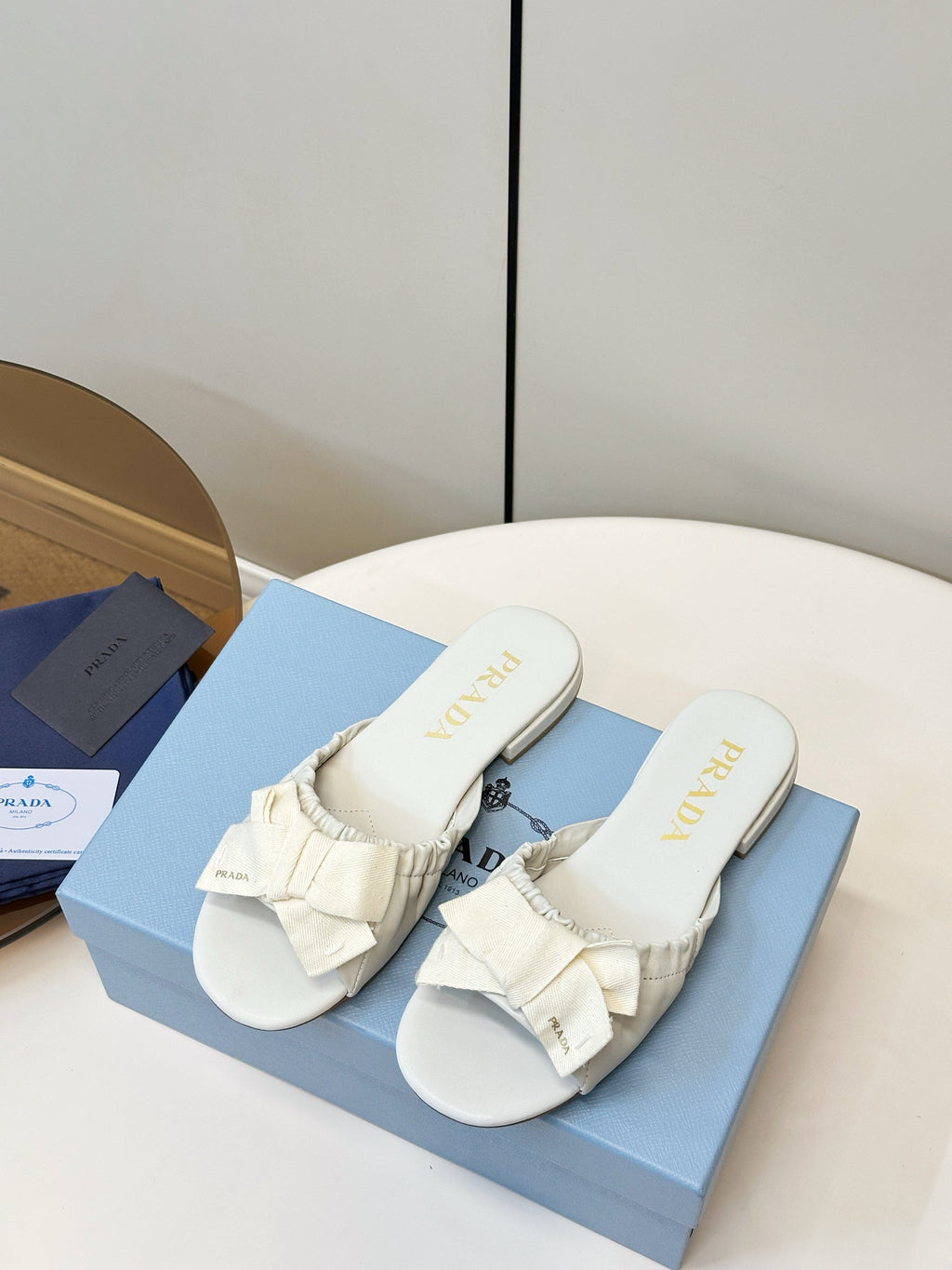 Pra Bow-Tie Stylish Flat Sandals White in Lambskin 771279