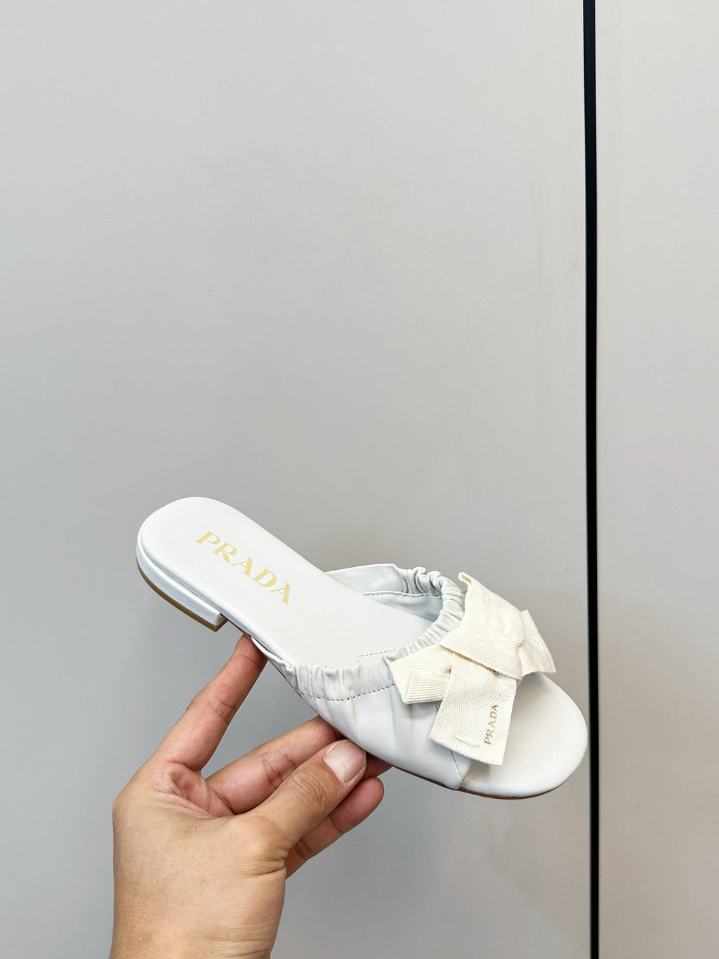 Pra Bow-Tie Stylish Flat Sandals White in Lambskin 771279
