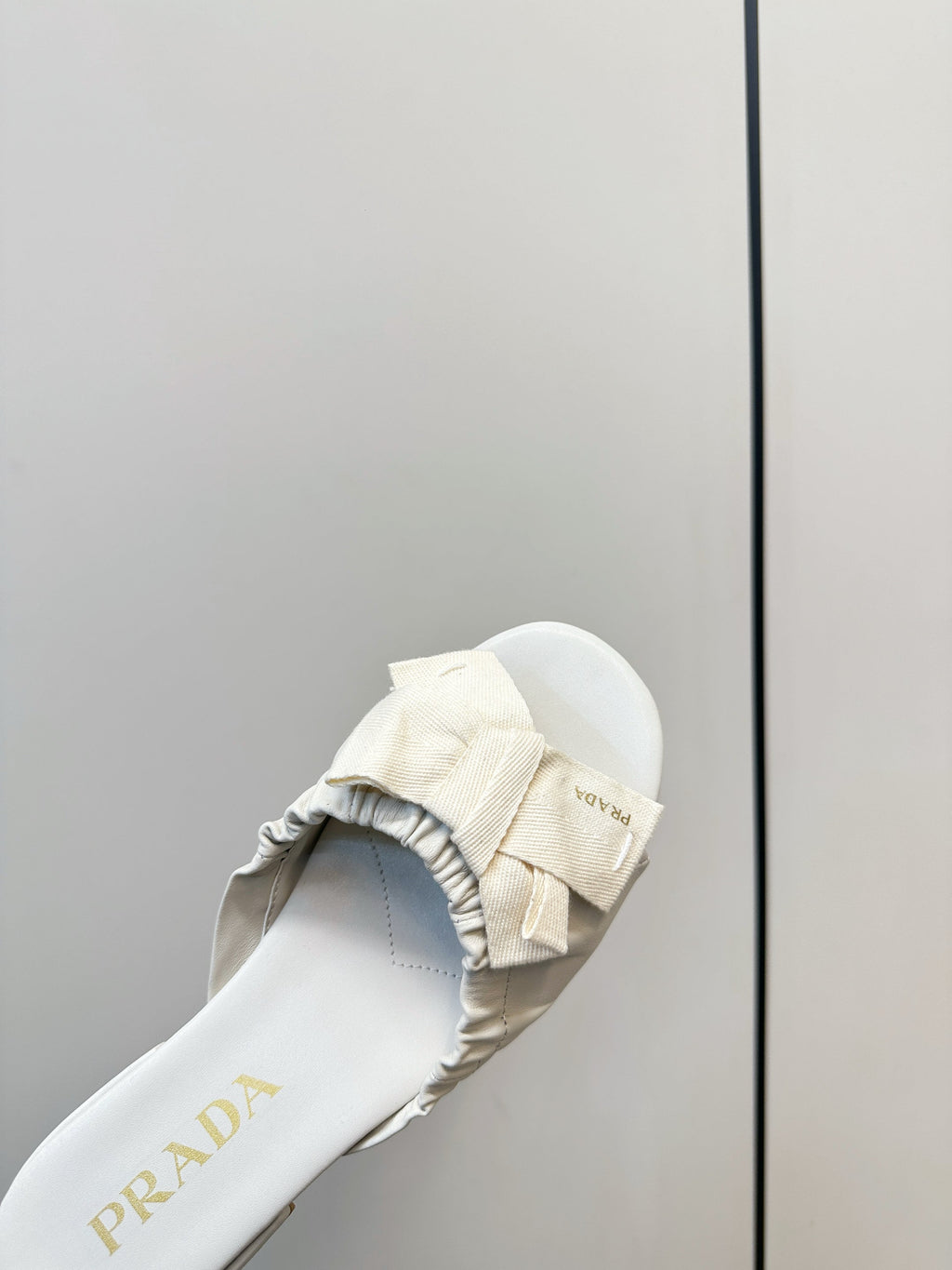 Pra Bow-Tie Stylish Flat Sandals White in Lambskin 771279