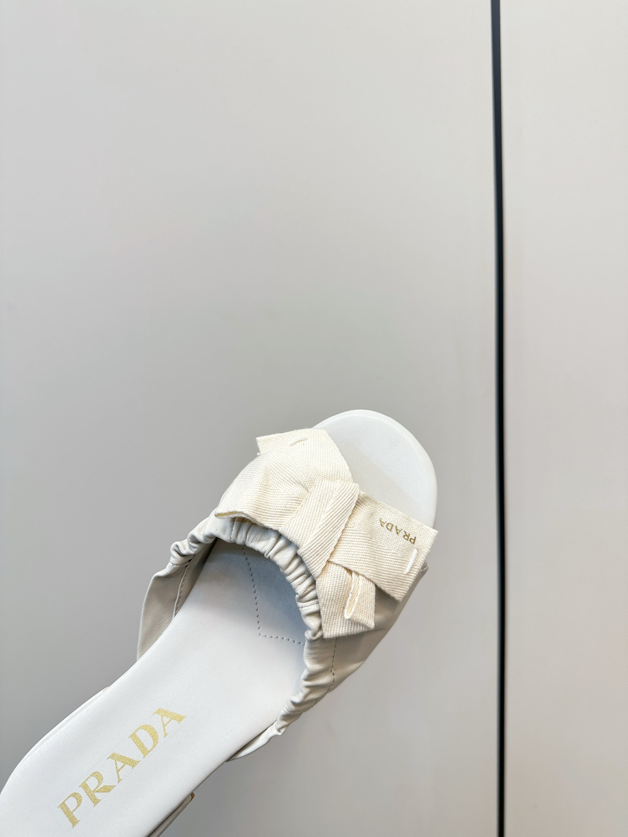 Pra Bow-Tie Stylish Flat Sandals White in Lambskin 771279