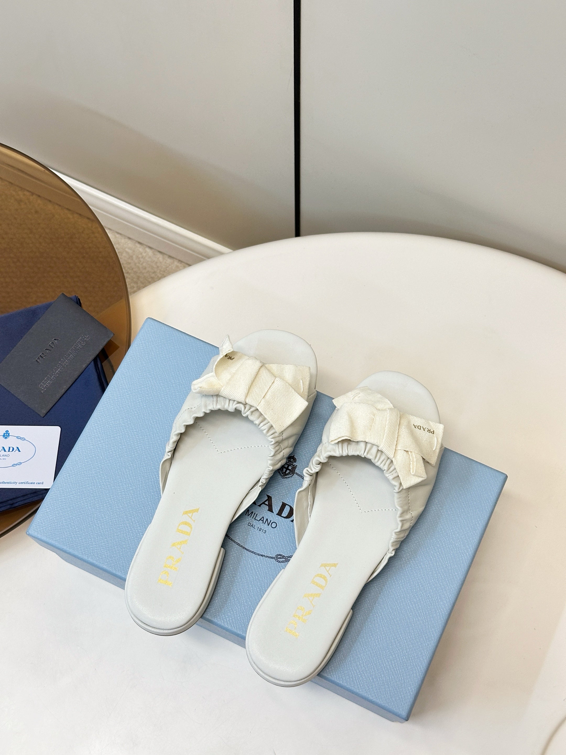 Pra Bow-Tie Stylish Flat Sandals White in Lambskin 771279