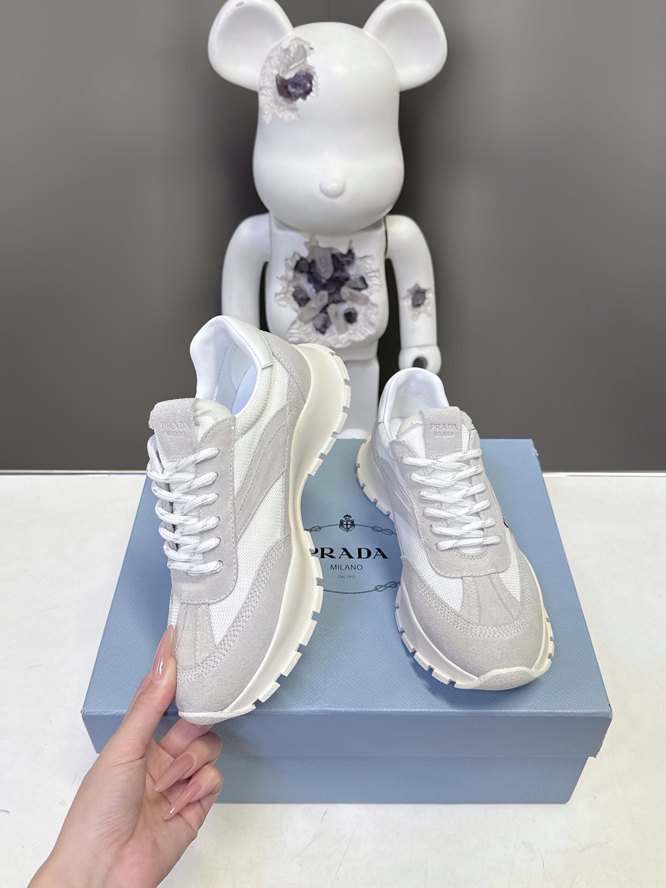 Prad 26ss Milano Logo Label Sneakers Off-White & Light Gray Mesh Suede 951933