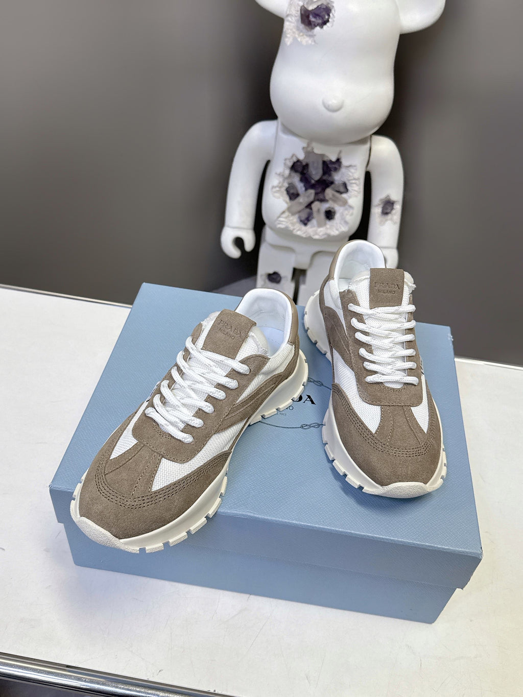 Prad 26ss Milano Logo Label Sneakers Light Brown White Mesh Suede 951931