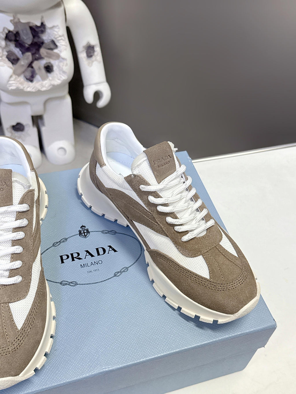Prad 26ss Milano Logo Label Sneakers Light Brown White Mesh Suede 951931