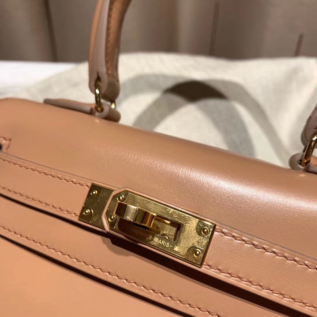 HERMES KELLY MINI 20 BAG IN CORAL PINK SMOOTH CALFSKIN WITH GOLD HARDWARE