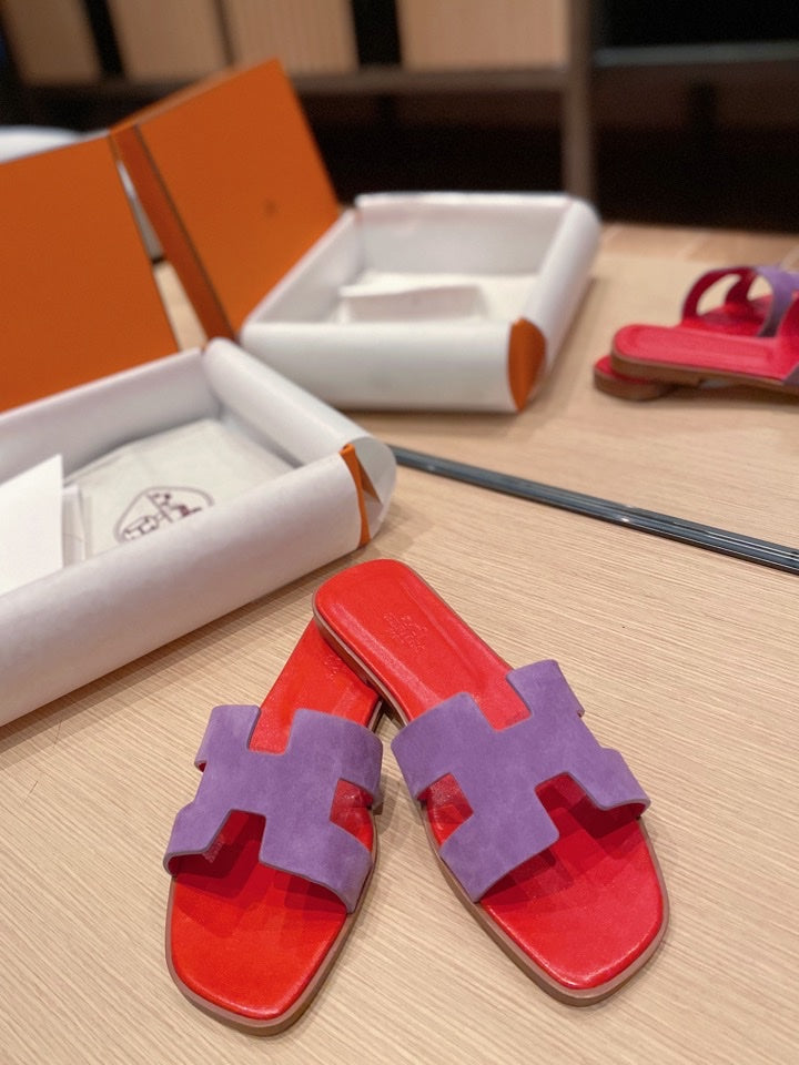 HERMES 0RAN SANDALS IN VIOLET PURPLE SUEDE AND CHERRY RED CALFSKIN