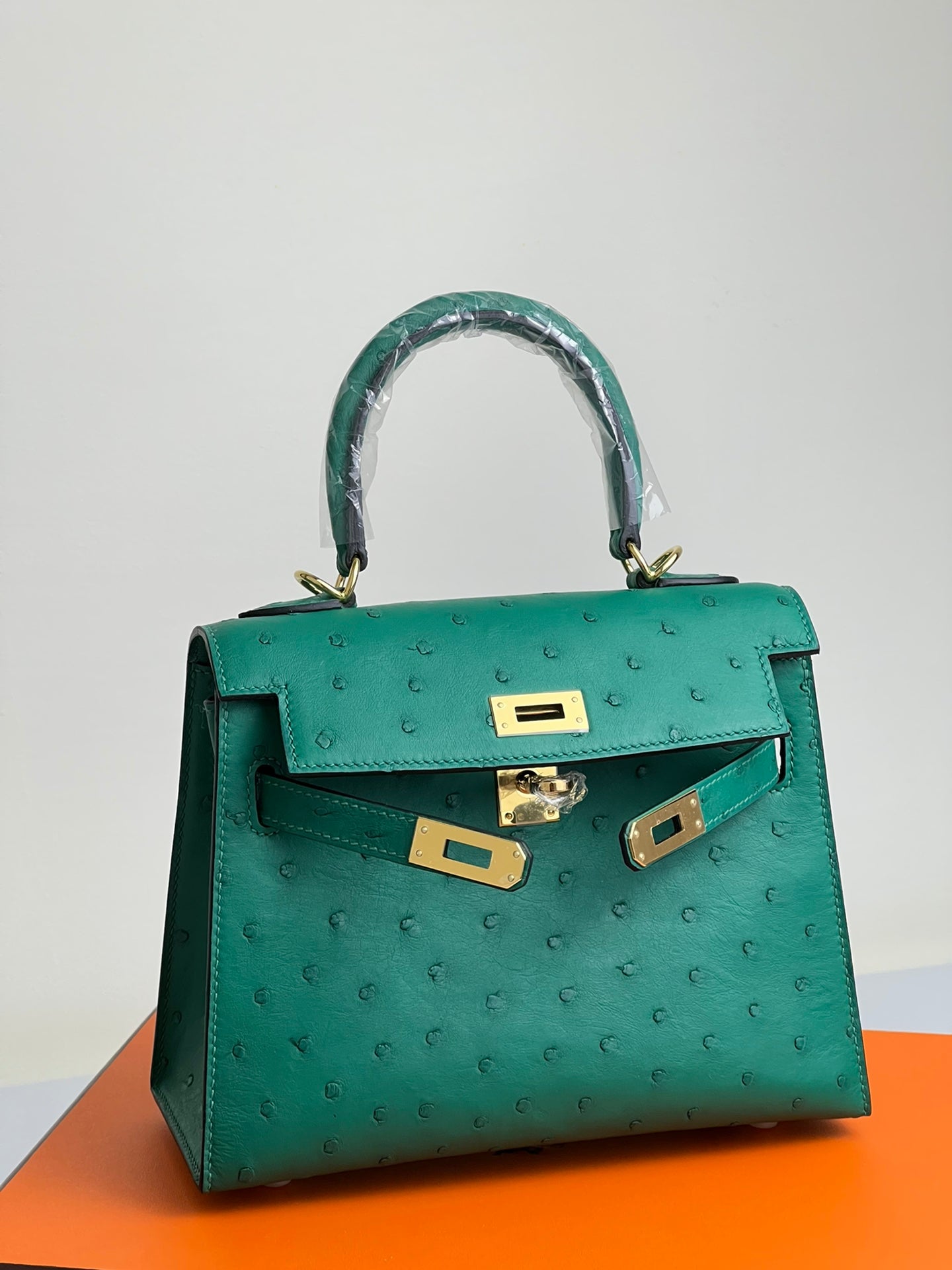 HERMES KELLY BAG 20 IN TEAL GREEN OSTRICH LEATHER WITH GOLD HARDWARE