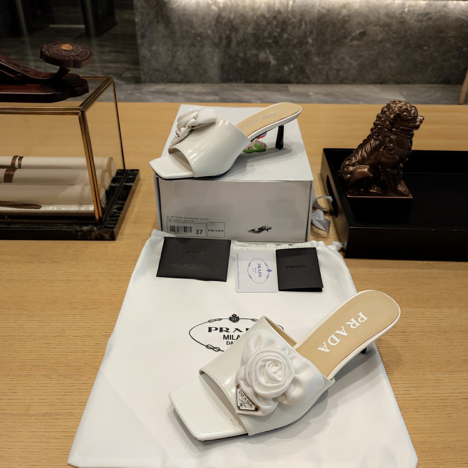 Prad 26s Open Toe Mules 45mm In White Patent Calfskin With Rosette