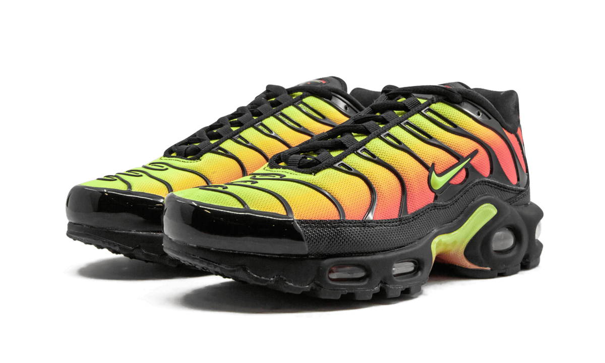 AIR MAX PLUS TN SE MNS WMNS "Black Volt Solar Red" AQ9979 001