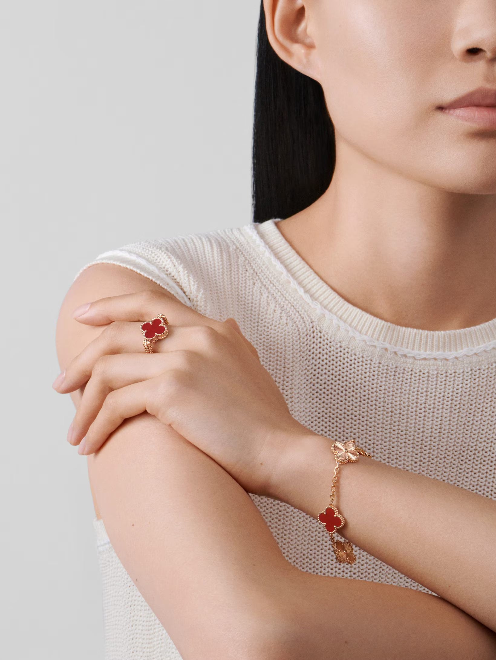 Vintage Alhambra bracelet, 5 motifs, guilloché, carnelian