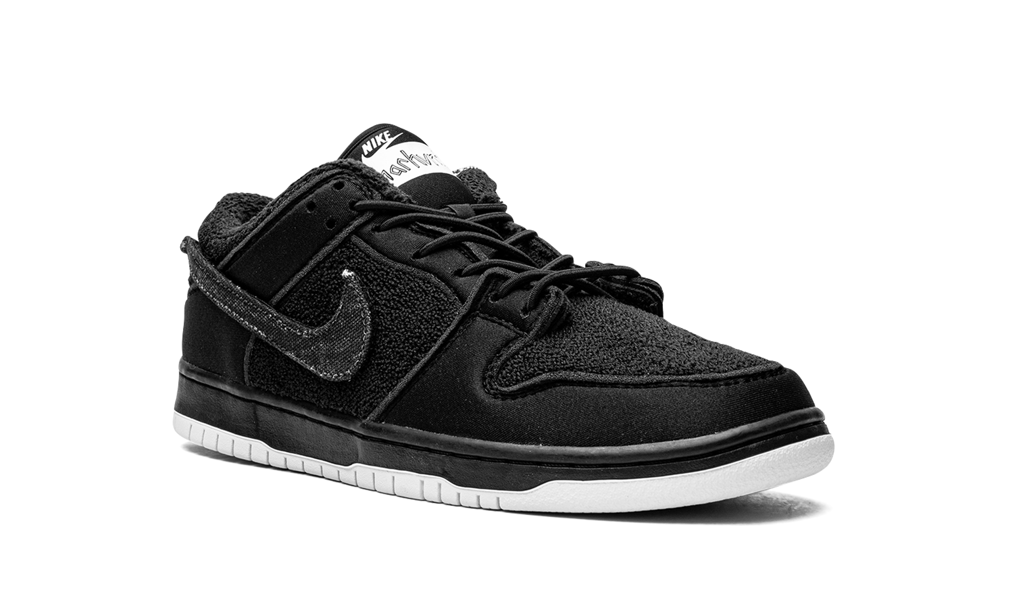 SB Dunk Low "Gnarhunters" DH7756 010
